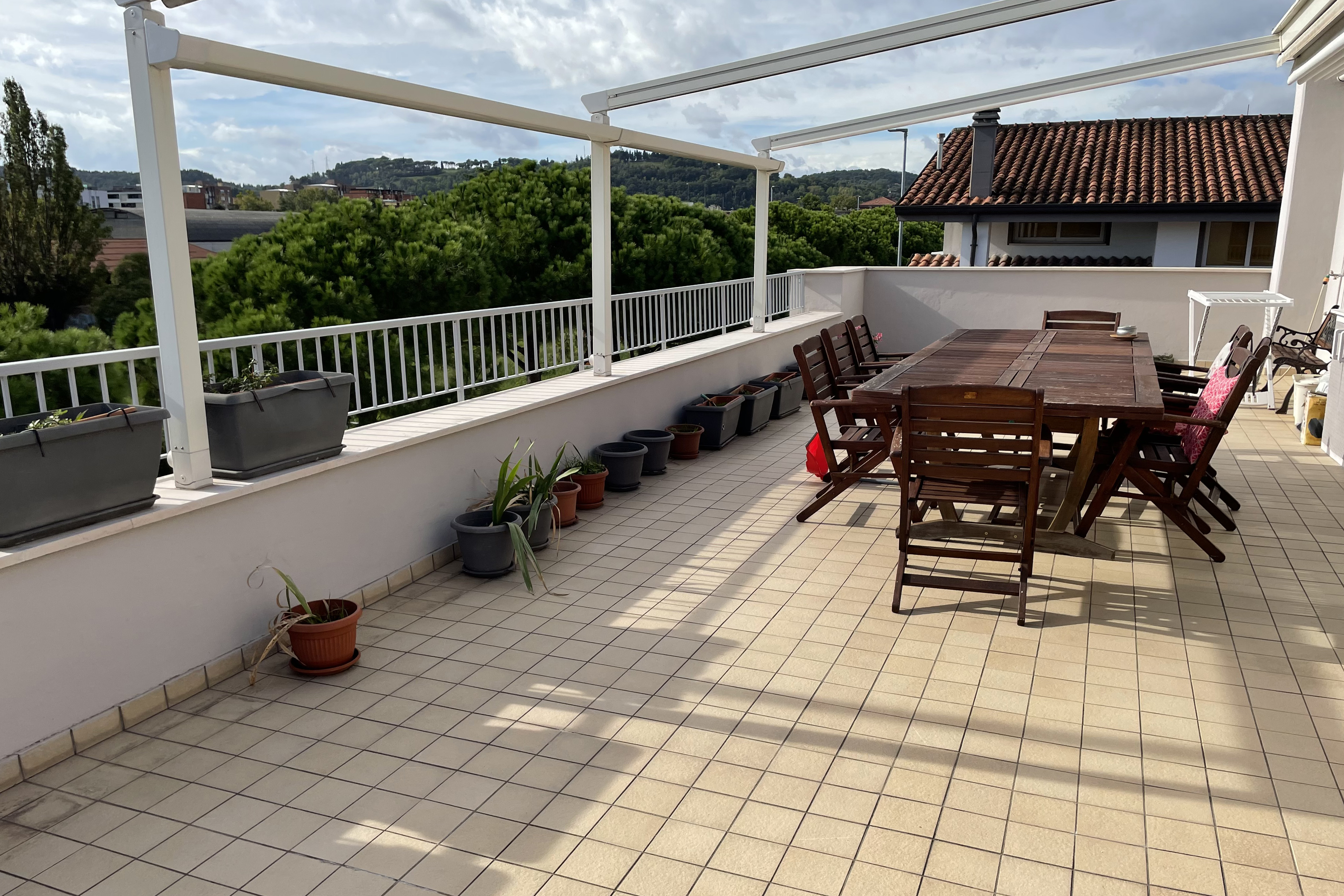 Vendita appartamento ristrutturato con ampia terrazza Pesaro - Zona Miralfiore (AP752)
